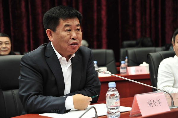 刘全平：山东景芝酒业股份有限公司、齐鲁酒地文化发展股份有限公司董事长