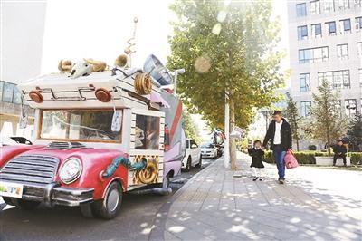 老爸为女儿制最萌校车系炒作 花10万雇人表演2 老爸为女儿制最萌校车系炒作 花10万雇人表演2