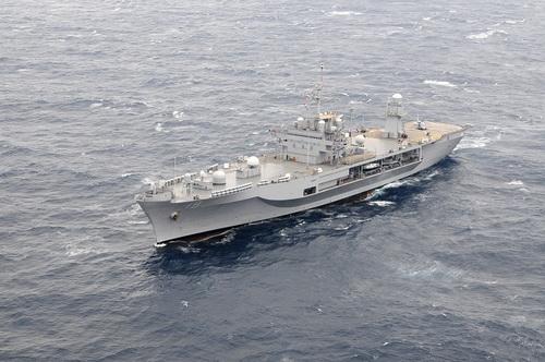 美“蓝岭”号指挥舰在南海  美“蓝岭”号指挥舰在南海