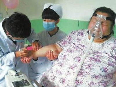 中国首胖488斤:心脏被挤到肩胛位置 一年得瘦100斤 中国首胖488斤:心脏被挤到肩胛位置 一年得瘦100斤