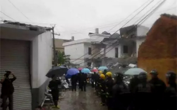 屋主非法私制炸药引发爆炸 致4人死亡2