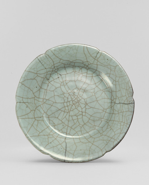 宋 官窑葵口盘 宋 官窑葵口盘