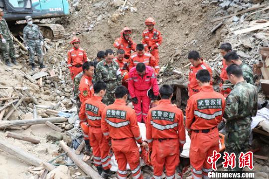 浙江丽水惊心动魄救援24小时:万千双手支撑大爱3 浙江丽水惊心动魄救援24小时:万千双手支撑大爱3