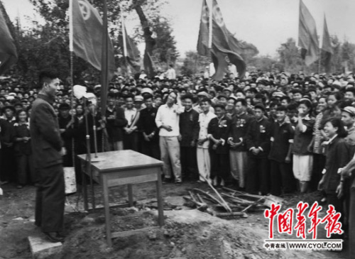 纪念胡耀邦诞辰100年：他向年轻人敞开大门