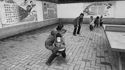 1个老师9个娃 48岁女老师扎根山区学校执教32年 1个老师9个娃 48岁女老师扎根山区学校执教32年