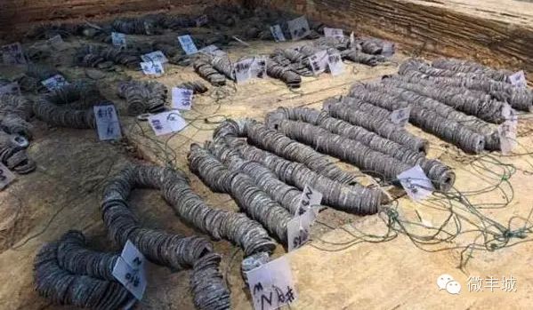 古墓挖出黄金堆 古墓挖出黄金堆