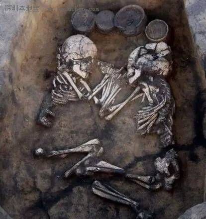 古墓挖出黄金堆 古墓挖出黄金堆