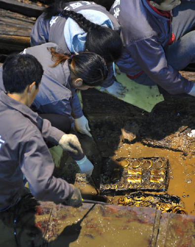 11月17日上午，南昌西汉?；韬钅怪鏖な椅鞑喑鱿质烤说慕鹌鞫?，包括数十枚马蹄金、两盒金饼等等。