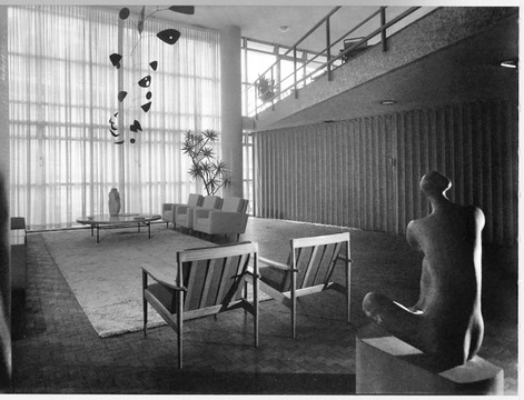 亚历山大·考尔德的《黑寡妇》在Instituto de Arquitetos do Brasil(1948)