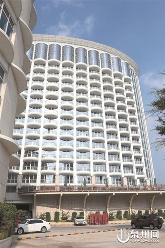 吴某川从泛华大酒店16楼坠入二楼的游泳池