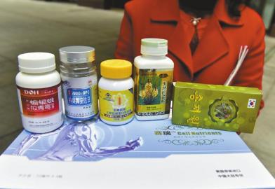 推销员忽悠老两口11万买保健品:帮洗脚 喊爸妈2 推销员忽悠老两口11万买保健品:帮洗脚 喊爸妈2