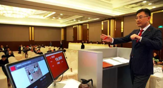 “嘉酿醇香——世界顶级名庄葡萄酒”专场开启了网络实时竞投,网上竞争尤为激烈