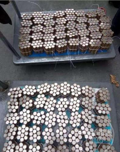 单亲妈妈扛500斤硬币为女儿买房 银行清点3小时