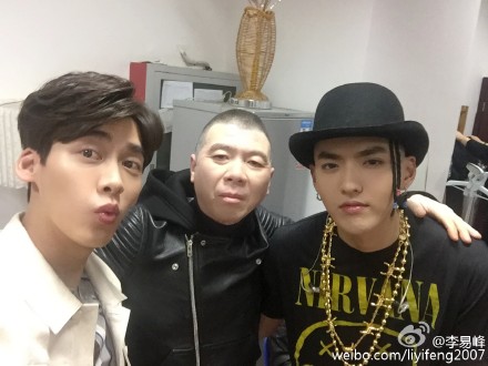 李易峰、冯小刚、吴亦凡合影