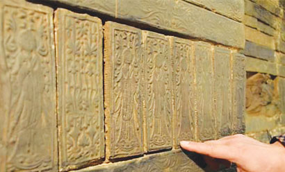 襄阳15号墓全用画像砖垒成 襄阳15号墓全用画像砖垒成