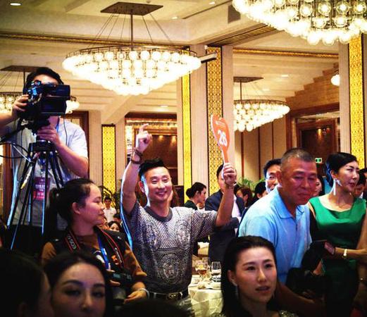 深圳企业家11万拍得球具