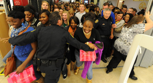 美1.35亿人将血拼“黑五” 减价大战再提前1 美1.35亿人将血拼“黑五” 减价大战再提前1