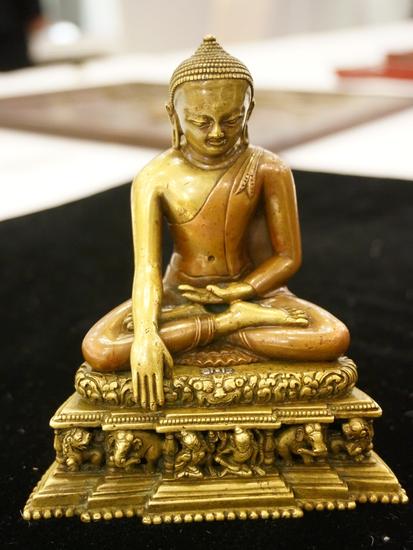 　　11-12世纪， 帕拉王朝，合金黄铜、红铜合铸，白银、红铜镶嵌，高12.5厘米，底宽10.5厘米，原始装藏，著录《俪松居长物志——自珍集》