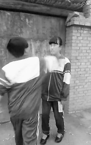 女中学生6分钟被掌掴38下 打人者笑称太精彩了1 女中学生6分钟被掌掴38下 打人者笑称太精彩了1