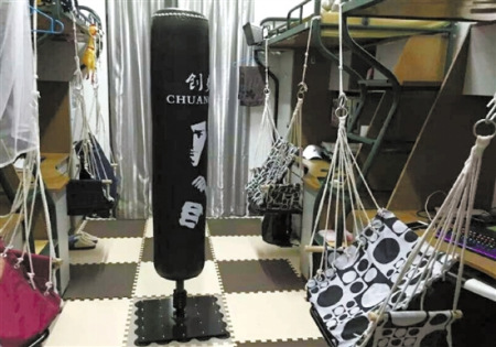 告别脏乱差 体育系男生寝室也能这样美(图) 告别脏乱差 体育系男生寝室也能这样美(图)