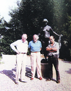 贾可（右）与克劳德的儿子保罗（中）、让的儿子阿兰在一起