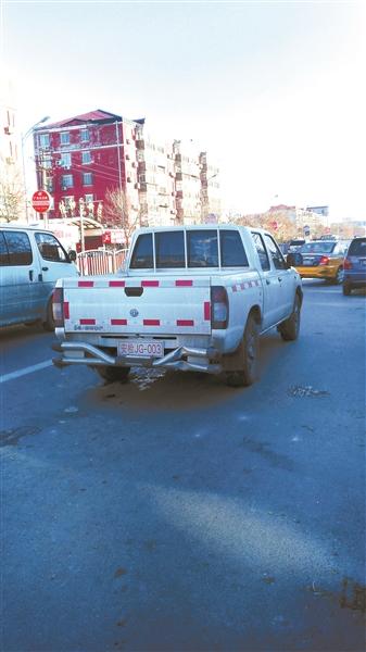 镇公务用车“自制号牌”引质疑 上路是否违法(图)2 镇公务用车“自制号牌”引质疑 上路是否违法(图)2