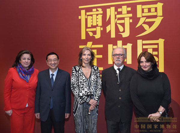 出席开幕式的嘉宾合影