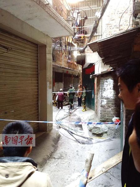 南宁一旧家电回收店突燃大火 两男孩不幸遇难