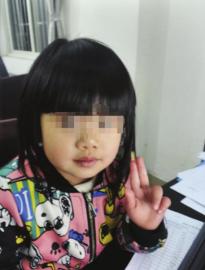 孩子摔坏杯子父母将其丢下 母亲:只想给她个教训2 孩子摔坏杯子父母将其丢下 母亲:只想给她个教训2