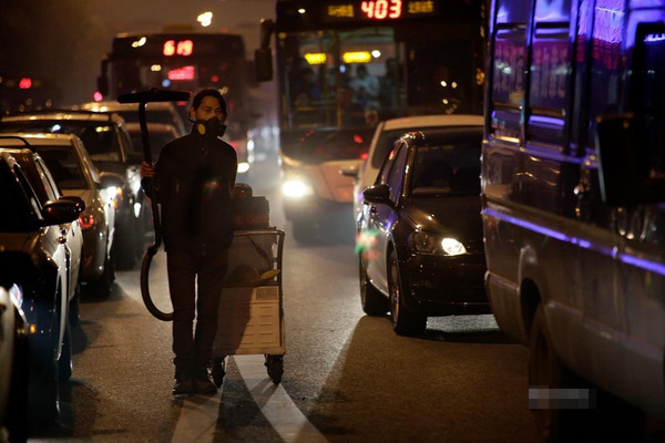 小伙用100天收集北京雾霾 灰尘制成板砖(组图)4 小伙用100天收集北京雾霾 灰尘制成板砖(组图)4