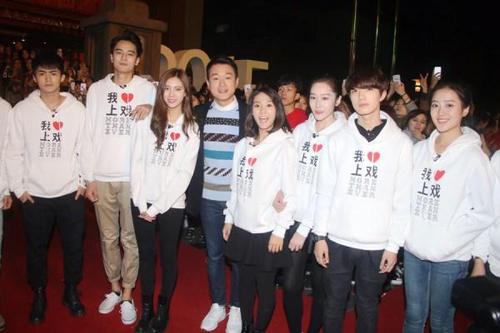 佟大为亮相上戏校庆红毯