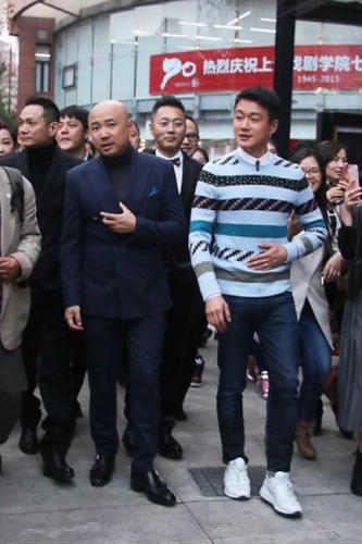 徐峥和佟大为现身上戏校庆 徐峥和佟大为现身上戏校庆