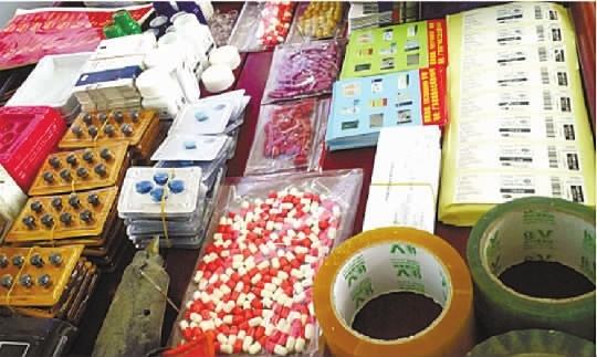 “伟哥”造假细节曝光:强迫工人到按摩店测药效 “伟哥”造假细节曝光:强迫工人到按摩店测药效