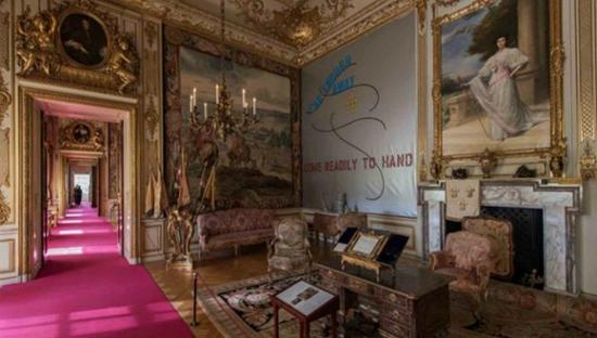 劳伦斯·韦纳的现代艺术表达  图片来源:Hugo Glendinning/Courtesy of Blenheim Art Foundation