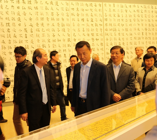 嘉宾参观展览 嘉宾参观展览