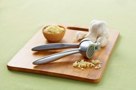 大蒜那抹让人爱恨交加的气味 到底是个什么鬼？