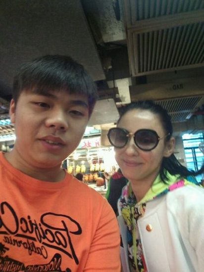 张柏芝素颜逛菜市场 亲自挑选食材给儿子煮饭2 张柏芝素颜逛菜市场 亲自挑选食材给儿子煮饭2