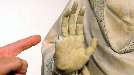 在悠久的历史长河中，我国保存在地面上和地下的文物，不仅种类繁多，而且数量极其丰富。有宫殿、寺庙、石窟、遗址等；馆藏文物方面有金属器物，陶器，瓷器、漆器、木器、石器、玉器、纺织品、纸质文物等。凡此种种，都是中国古代劳动人民的伟大创造和智慧和结晶，都是研究中国古代历史、文化艺术和科学技术发展的极其重要的实物资料。