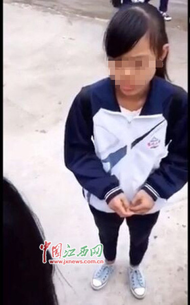 传江西一女生半分钟被扇15耳光 穿中学校服2 传江西一女生半分钟被扇15耳光 穿中学校服2