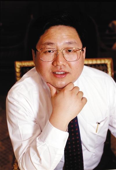 实德前董事长徐明狱中去世 骨灰已被亲友运回大连 实德前董事长徐明狱中去世 骨灰已被亲友运回大连