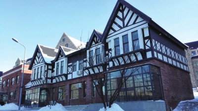 高校豪华欧式“别墅”公寓引质疑 专家称不违规 高校豪华欧式“别墅”公寓引质疑 专家称不违规