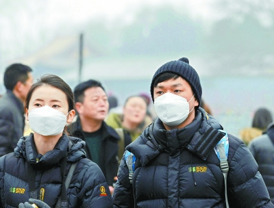 雾霾天教你如何戴口罩 口罩有味了就得换新口罩 雾霾天教你如何戴口罩 口罩有味了就得换新口罩