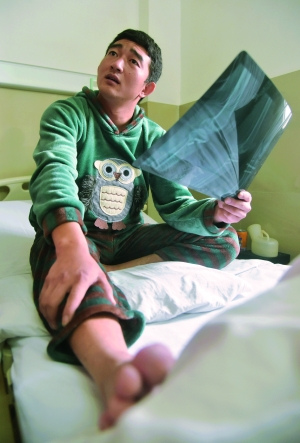 阿飞希望医生能尽快安排手术方案，将细针取出来。