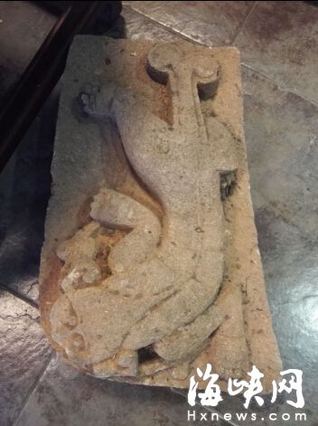 怪模怪样的石雕