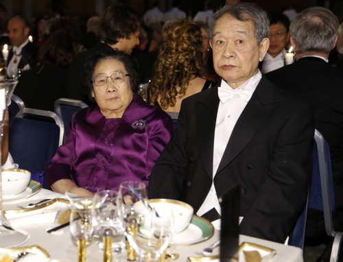 屠呦呦出席诺贝尔奖晚宴