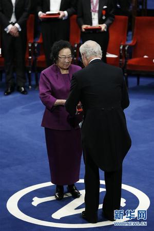 屠呦呦领取“2015年诺贝尔生理学或医学奖” 4 屠呦呦领取“2015年诺贝尔生理学或医学奖” 4