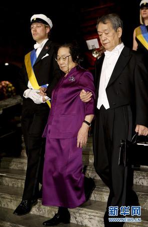 屠呦呦领取“2015年诺贝尔生理学或医学奖” 6 屠呦呦领取“2015年诺贝尔生理学或医学奖” 6