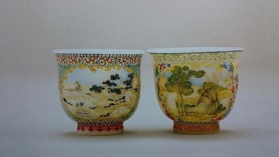 清乾隆 料胎画珐琅酒杯(一对) 高4.5厘米