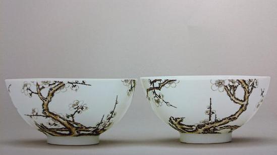 清雍正 珐琅彩题诗梅花纹碗(一对)