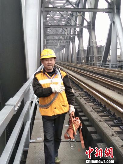 退伍军人扎根荒野31年无怨无悔解“水”忧3 退伍军人扎根荒野31年无怨无悔解“水”忧3